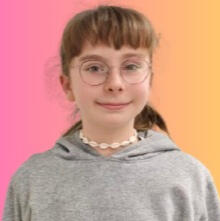 Antonia - Graphic Designer